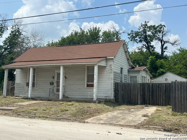 Listing photo id 1 for 227 Seguin  