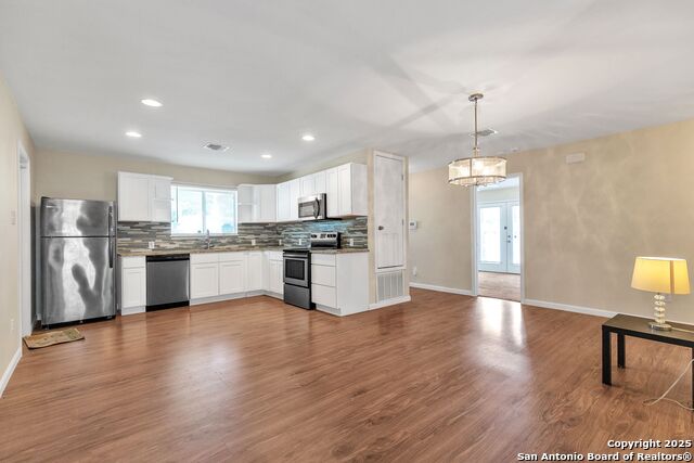 Image 10 of 19 For 426 Lindbergh E