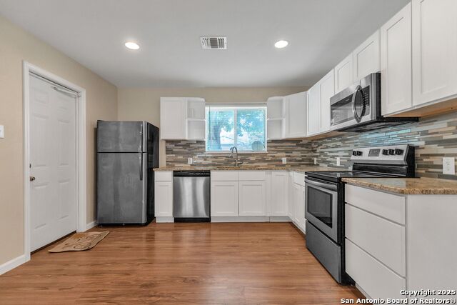 Image 11 of 19 For 426 Lindbergh E