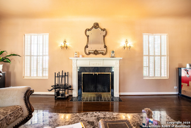 Listing photo id 8 for 2235 W Kings Hwy
