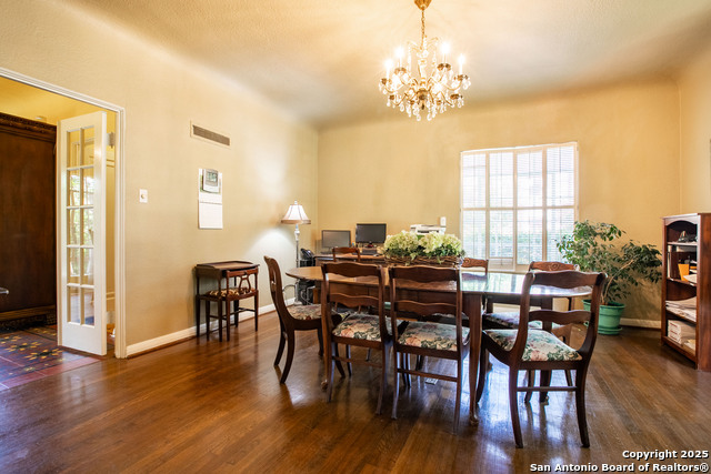 Listing photo id 9 for 2235 W Kings Hwy