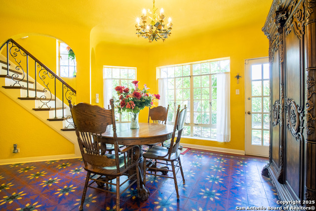 Listing photo id 11 for 2235 W Kings Hwy