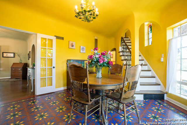 Listing photo id 12 for 2235 W Kings Hwy