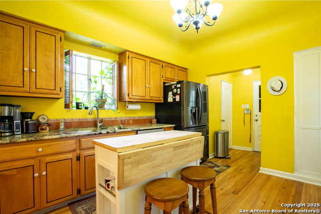 Listing photo id 13 for 2235 W Kings Hwy
