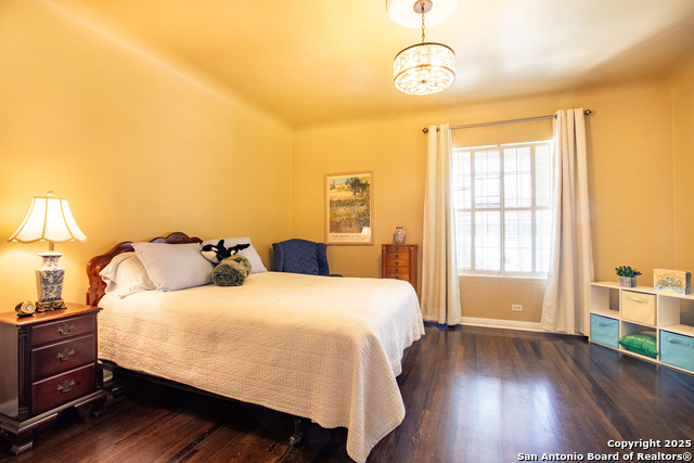 Listing photo id 21 for 2235 W Kings Hwy