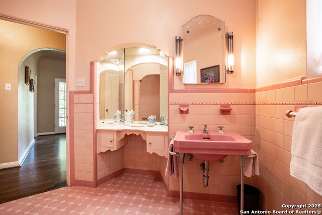 Listing photo id 23 for 2235 W Kings Hwy