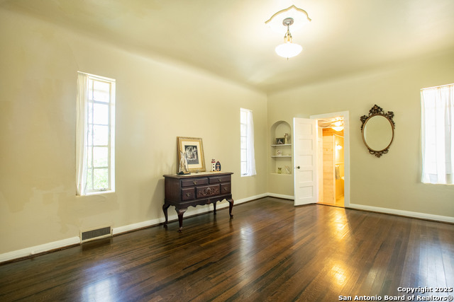 Listing photo id 24 for 2235 W Kings Hwy