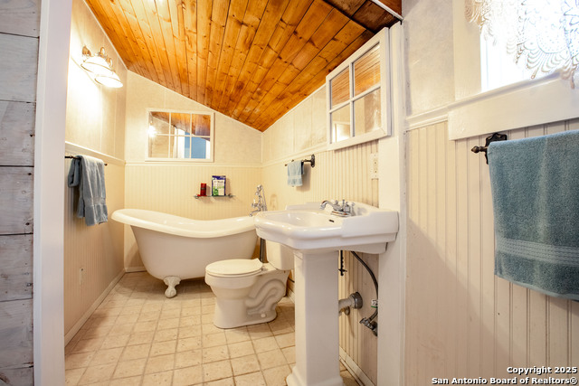 Listing photo id 25 for 2235 W Kings Hwy