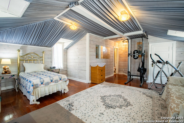 Listing photo id 27 for 2235 W Kings Hwy