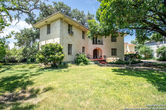 Listing photo id 1 for 2235 W Kings Hwy