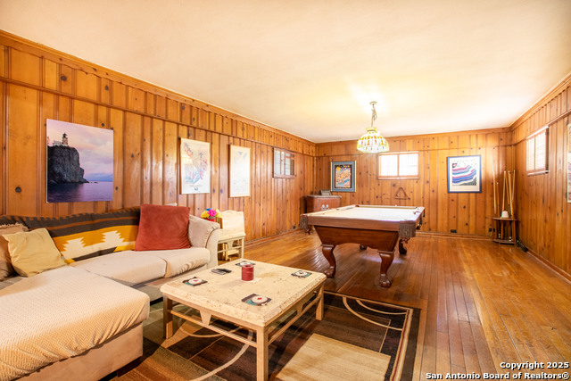 Listing photo id 32 for 2235 W Kings Hwy