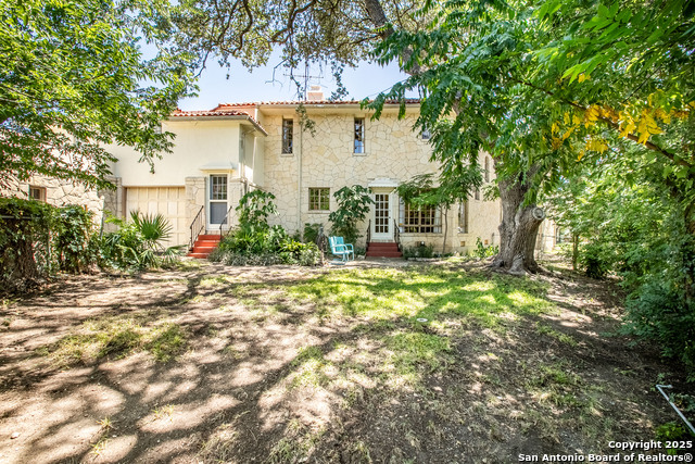 Listing photo id 4 for 2235 W Kings Hwy