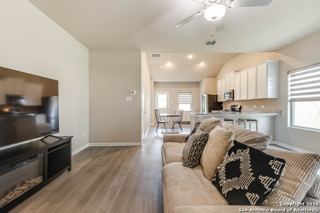 Image 11 of 33 For 13609 Mineral Wl