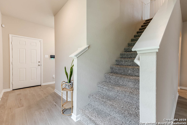 Image 4 of 33 For 13609 Mineral Wl