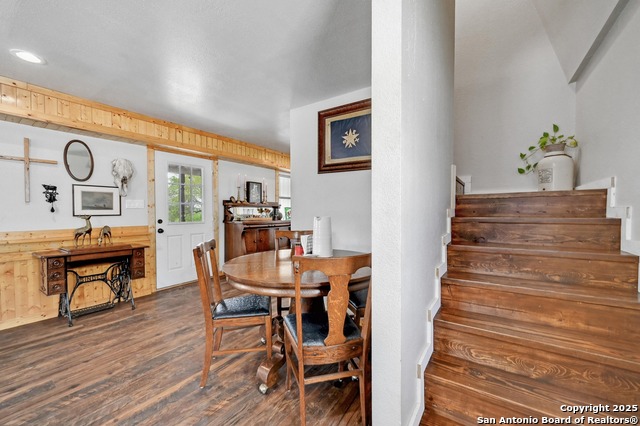 Listing photo id 9 for 1059 Stallion Springs