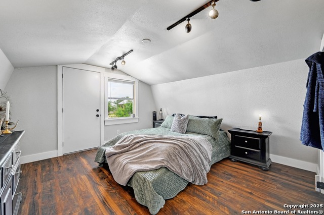 Listing photo id 10 for 1059 Stallion Springs