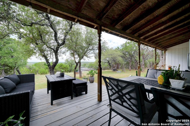 Listing photo id 12 for 1059 Stallion Springs