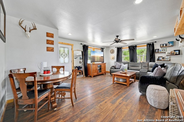 Listing photo id 2 for 1059 Stallion Springs