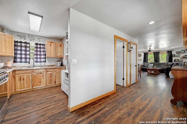Listing photo id 5 for 1059 Stallion Springs