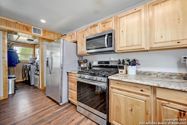 Listing photo id 7 for 1059 Stallion Springs
