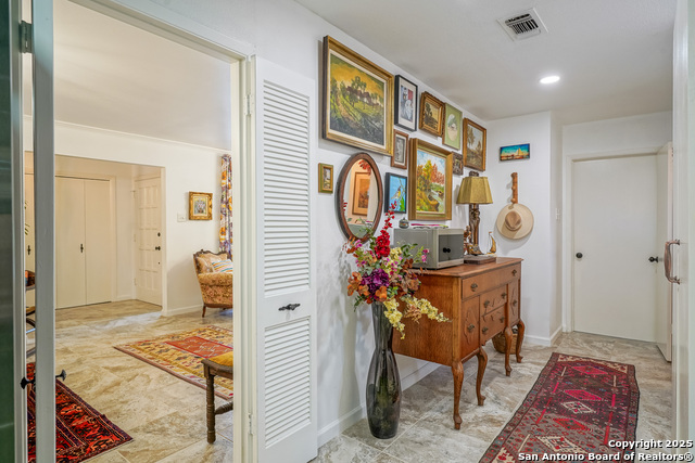 Image 18 of 85 For 505 Winfield Blvd