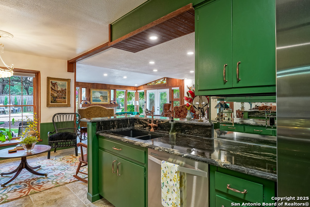 Image 22 of 85 For 505 Winfield Blvd