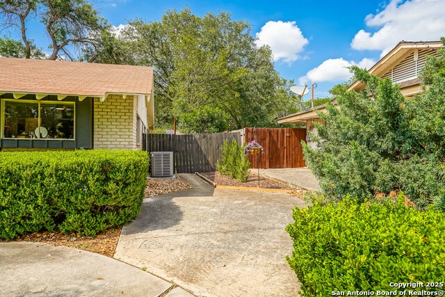 Image 7 of 85 For 505 Winfield Blvd