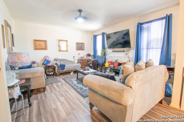 Image 29 of 34 For 9075-1 Foxgrove Way W