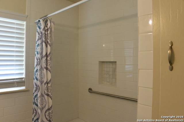 Image 7 of 18 For 250 Emerson W