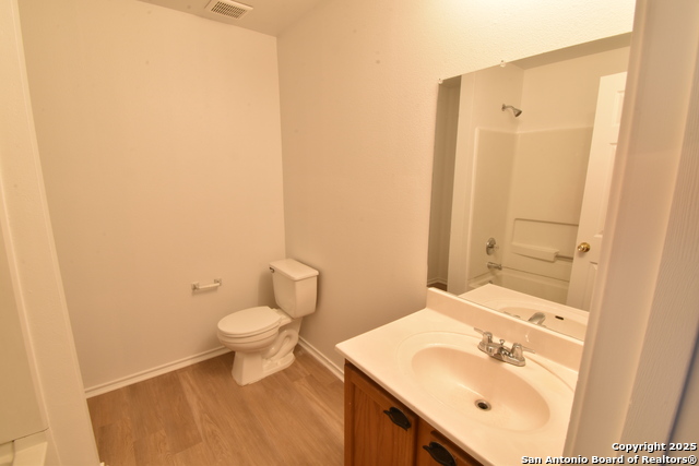 Listing photo id 10 for 1510 June Berry