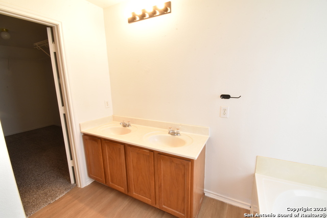 Listing photo id 23 for 1510 June Berry