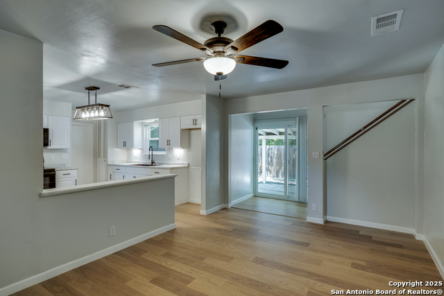 Listing photo id 8 for 8302 Hastings