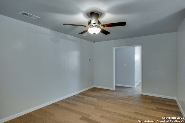 Listing photo id 12 for 8302 Hastings