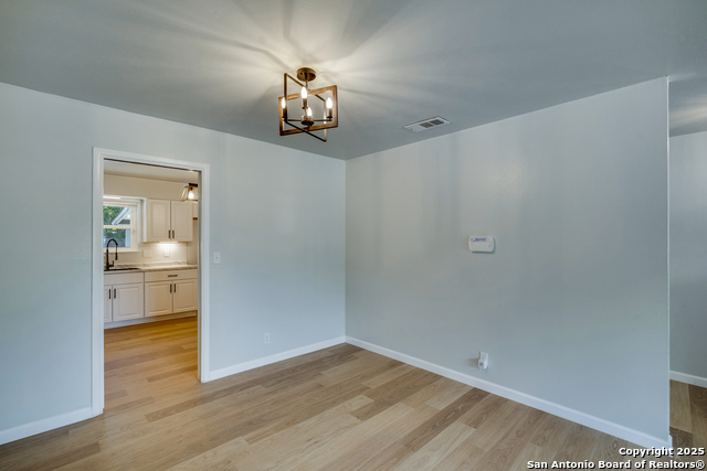 Listing photo id 14 for 8302 Hastings