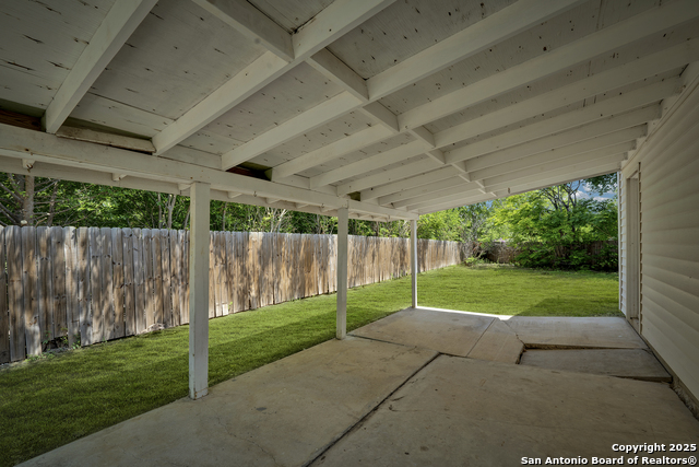 Listing photo id 27 for 8302 Hastings