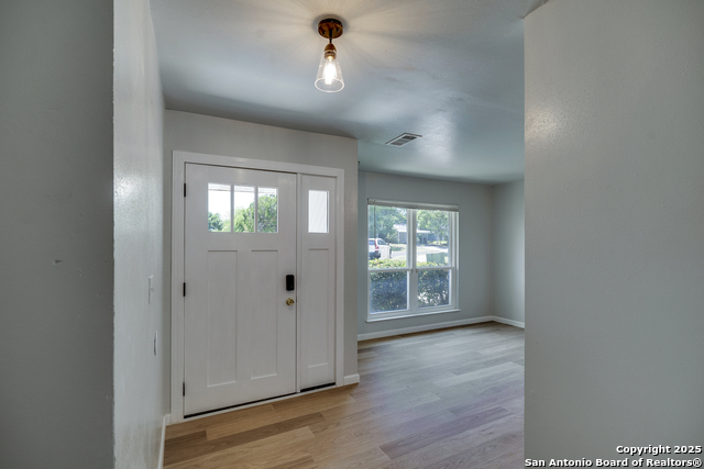 Listing photo id 4 for 8302 Hastings