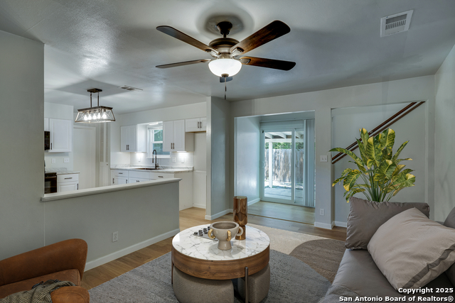 Listing photo id 7 for 8302 Hastings