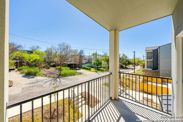 Image 14 of 23 For 419 Ira Avenue  1101