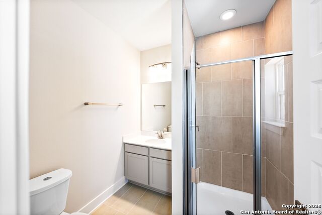 Image 17 of 23 For 419 Ira Avenue  1101