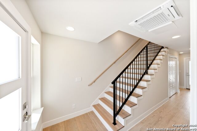 Image 8 of 23 For 419 Ira Avenue  1101
