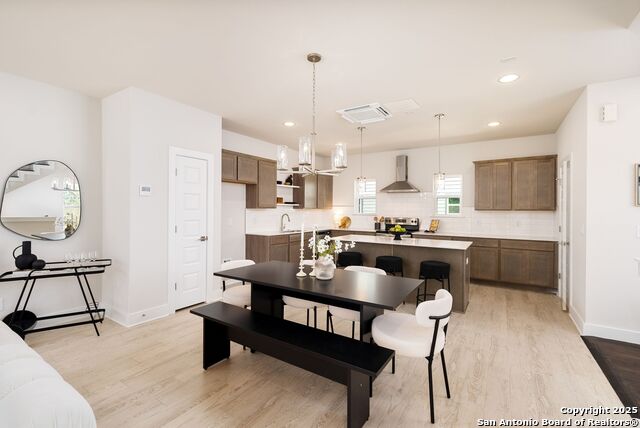 Image 11 of 28 For 419 Ira Avenue  1102