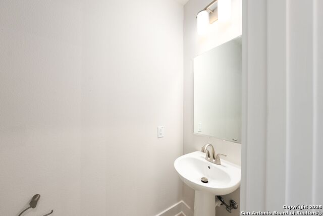 Image 16 of 28 For 419 Ira Avenue  1102