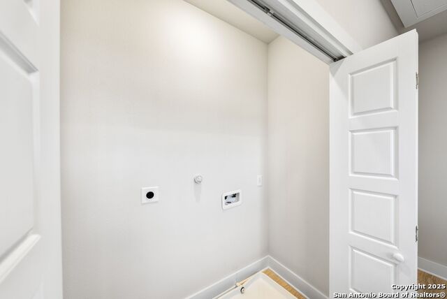 Image 26 of 28 For 419 Ira Avenue  1102