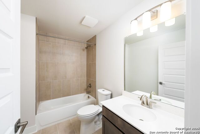 Image 4 of 28 For 419 Ira Avenue  1102