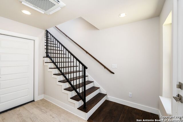 Image 6 of 28 For 419 Ira Avenue  1102