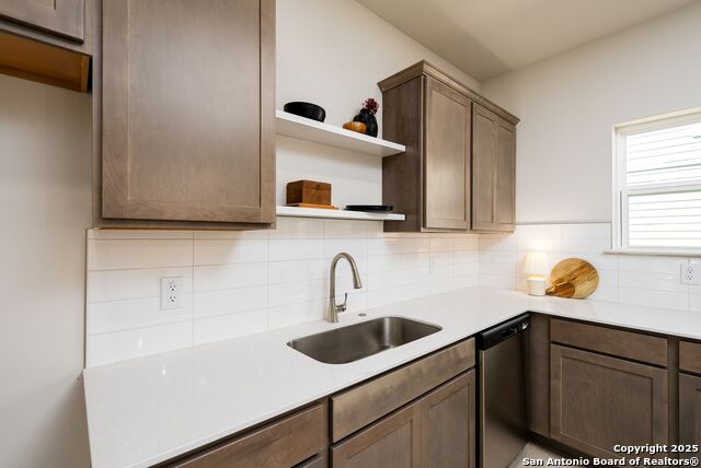 Image 8 of 28 For 419 Ira Avenue  1102