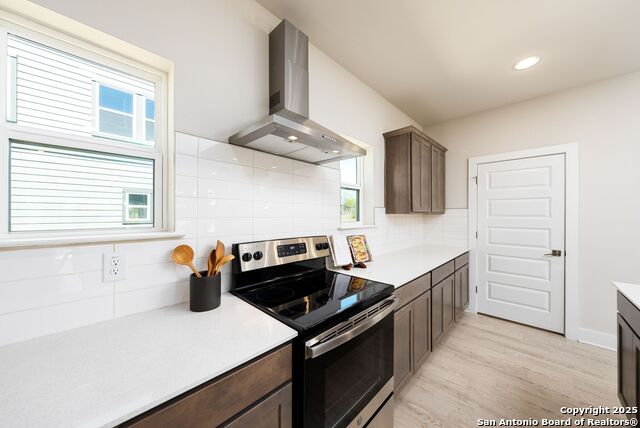Image 9 of 28 For 419 Ira Avenue  1102