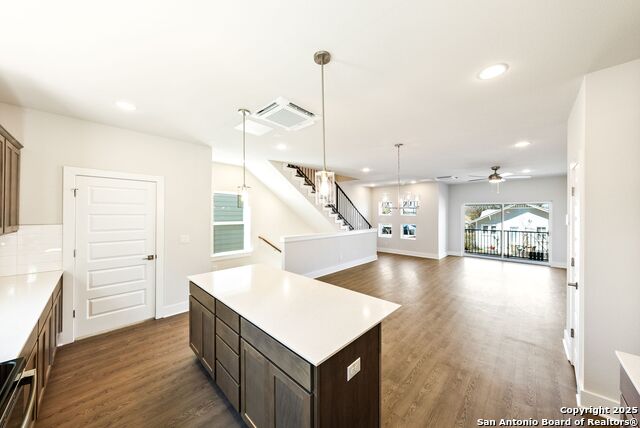 Image 10 of 24 For 419 Ira Avenue  2101