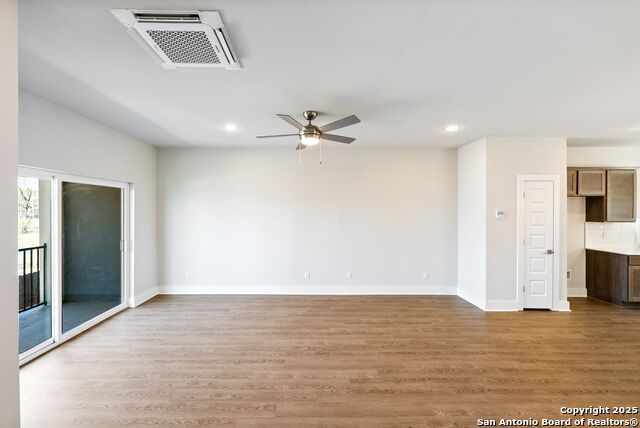 Image 14 of 24 For 419 Ira Avenue  2101