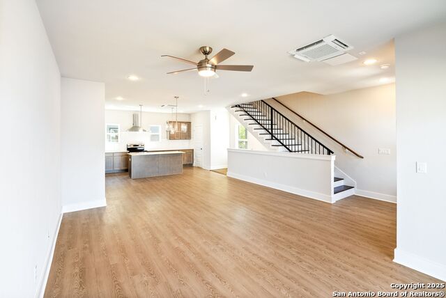 Image 15 of 24 For 419 Ira Avenue  2101